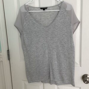 Banana Republic Light Gray V-Neck Short Sleeve Top